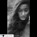 Kriti Sanon Instagram - #Repost @avigowariker with @repostapp. ・・・ The lovely @kritisanon #PostPackUp on #Dilwale set today. #LeicaM