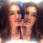 Kriti Sanon Instagram – Playin wid lights n mirror ;) #AfterPackupSelfie