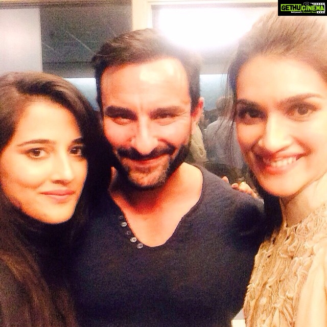 Kriti Sanon Instagram - Phantom screening ☺️..Loved the film.Great thought,keeps u at the edge of ur seat. Had to take a selfie wid Saif😁 @nupursanon