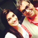 Kriti Sanon Instagram - Selfie with the showman himself! Thank you Subhash ji for inviting me to celebrate World Yoga Day with the family of Whistling woods! 😁☺️