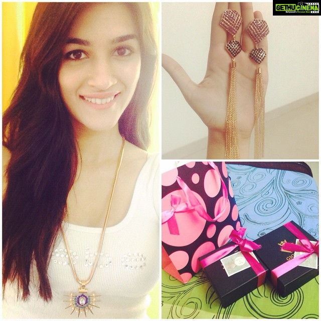 Kriti Sanon Instagram - Thank you so much for these beautiful pieces of jewellery @gioielli_jewellery @beesandbaubles loved them!☺️😘☺️
