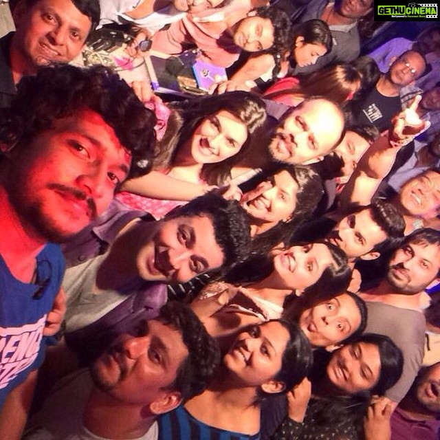 Kriti Sanon Instagram - Time for a selfie!! #Dilwale