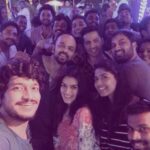 Kriti Sanon Instagram – #Dilwale team!