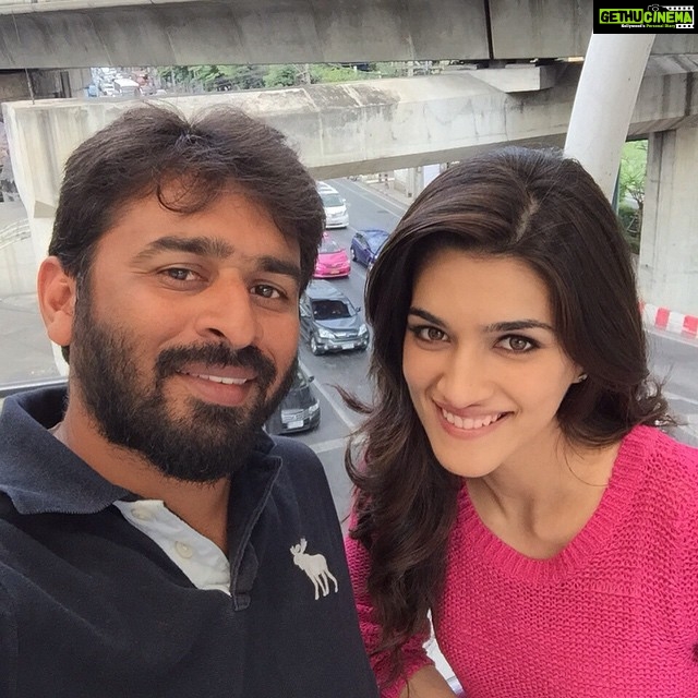 Kriti Sanon Instagram - Wid my super cool director Sudheer Varma.. #Dohchay.. Bangkok.. Song shoot!!! 😁😁