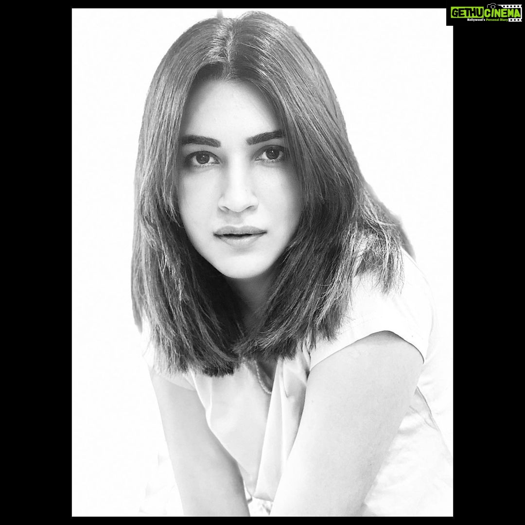 Kriti Sanon Instagram - I think I’m an old soul.. That believes in the idea of true love and loyalty, Loves old songs, Looks for Real in this world full of pretence, Loves the idea of holding hands, a peck on the forehead, long unexpected messages, black and white pictures and of course, Poetry. #PoeticSoul #RandomThoughts #BeMyPoetry