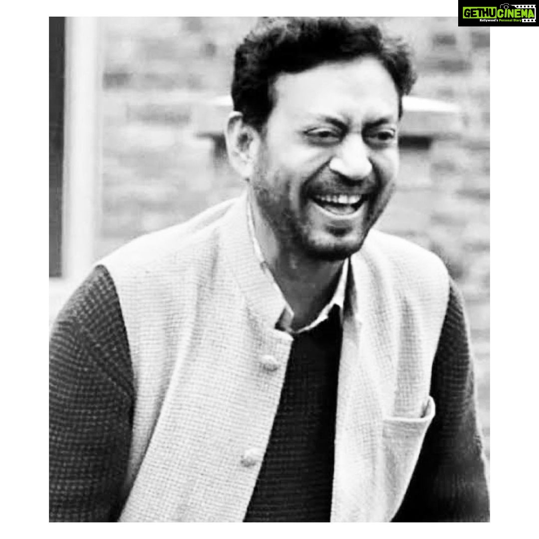 Kriti Sanon Instagram - I hope you are happier and pain-free wherever you are.. Heartbroken π #RIPIrrfanKhan ! Even when you donβt know the person well, have barely met him on occasions, but still feel the loss pinch so deeply- you know he was special.. you know he touched your heart and emotions through the characters he played! One of the most powerful actors our industry has ever had! Sir, you will always be alive through your ever-inspiring work! ππ» Thoughts and prayers with the family!ππ»