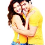 Kriti Sanon Instagram - Happyy Happyyy Birthday Varun!! 💛💛💛 i hope your quarantine birthday is as entertaining as you are🤪 Found an old pic with us looking like kids in the 1st one! Twinnin in both.. Haha.. lets never grow up! Biggg hug!! And lots of love 🤗❤️ P.S. pls lets click better newer pics this year post lockdown😂