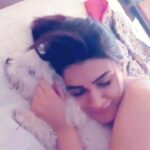 Kriti Sanon Instagram - Morning licks & love! 💖 Pawsome morning everyone!! 🐶 ☀️ I Woof You too! ❤️❤️