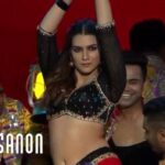 Kriti Sanon Instagram - Watch me perform on some of the most iconic desi dance numbers Tonight!!💃🏻💃🏻💋 @zeecineawards on Saturday, 28th of March at 7:30 pm on @zeecinema and @zeetv