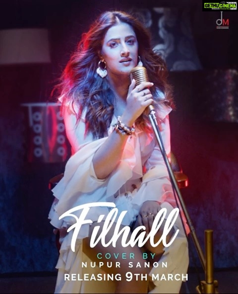 Kriti Sanon Instagram - Super excited for this one!! ππ»πA song that won so many hearts and is my personal favorite..now in the #FilhallGirl βs voice!! Wooohhhoooo! ππ»π @nupursanon canβt wait for this to be out.. #FilhallCover #9thMarch #ComingSoon @akshaykumar @bpraak @jaani777 @arvindrkhaira @desimelodies @azeemdayani @santha_dop @dramaboy09 @iamteenaparadkar @adityadevmusic @sukritigrover @aasifahmedofficial @heemadattani