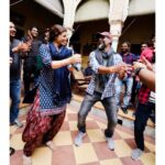 Kriti Sanon Instagram - Teaching my director @laxman.utekar CocaCola step as we celebrate #1YearOfLukaChuppi on the sets of #Mimi! 💃🏻🤪💞 @maddockfilms #PankajTripathiSir Missed you Guddu ji ❤️ @kartikaaryan 📸: @harjeetsphotography