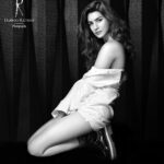 Kriti Sanon Instagram - 2020 Calendar time 📅 @manishadratnani @dabbooratnani #dabbooratnanicalendar 💞👀💋