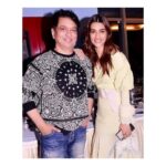 Kriti Sanon Instagram - Happpiesstttt Birthday Sajid Sir!! Thank you for always being there as a mentor and as family! And for making my dreams come true!! 💞💞 Wishing you all the happiness, good health and ofcourse a BLOCKBUSTER YEAR ahead!! ❤️❤️🤗😘 Love you and bhabhsss always!! 💞💞 @wardakhannadiadwala