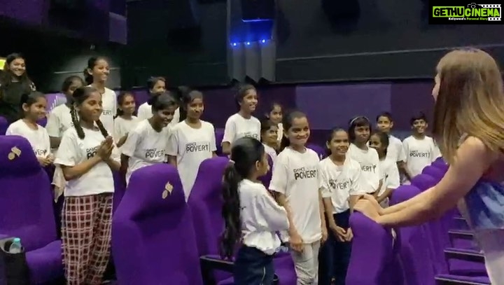 Kriti Sanon Instagram - These kids❤️💞 @danceoutofpoverty ❤️❤️ #panipatscreening #mannmeinshiva #parvatibai