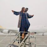 Kriti Sanon Instagram - When our Titanic pose unknowingly turns into SRK pose!! (Swipe) 🙈🤣 @arjunkapoor Taking off to Pune- Shanivar wada! ✈️ #NoFilter #OnlyFog #PromotionsKePathPe Day 900!! #Panipat #6thDecember Pic credit: @varun0707