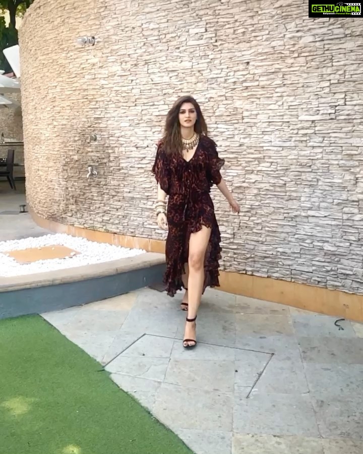 Kriti Sanon Instagram - Strut like a star! 🌟 💫 #PanipatPromotions #PromotionsKePathPe