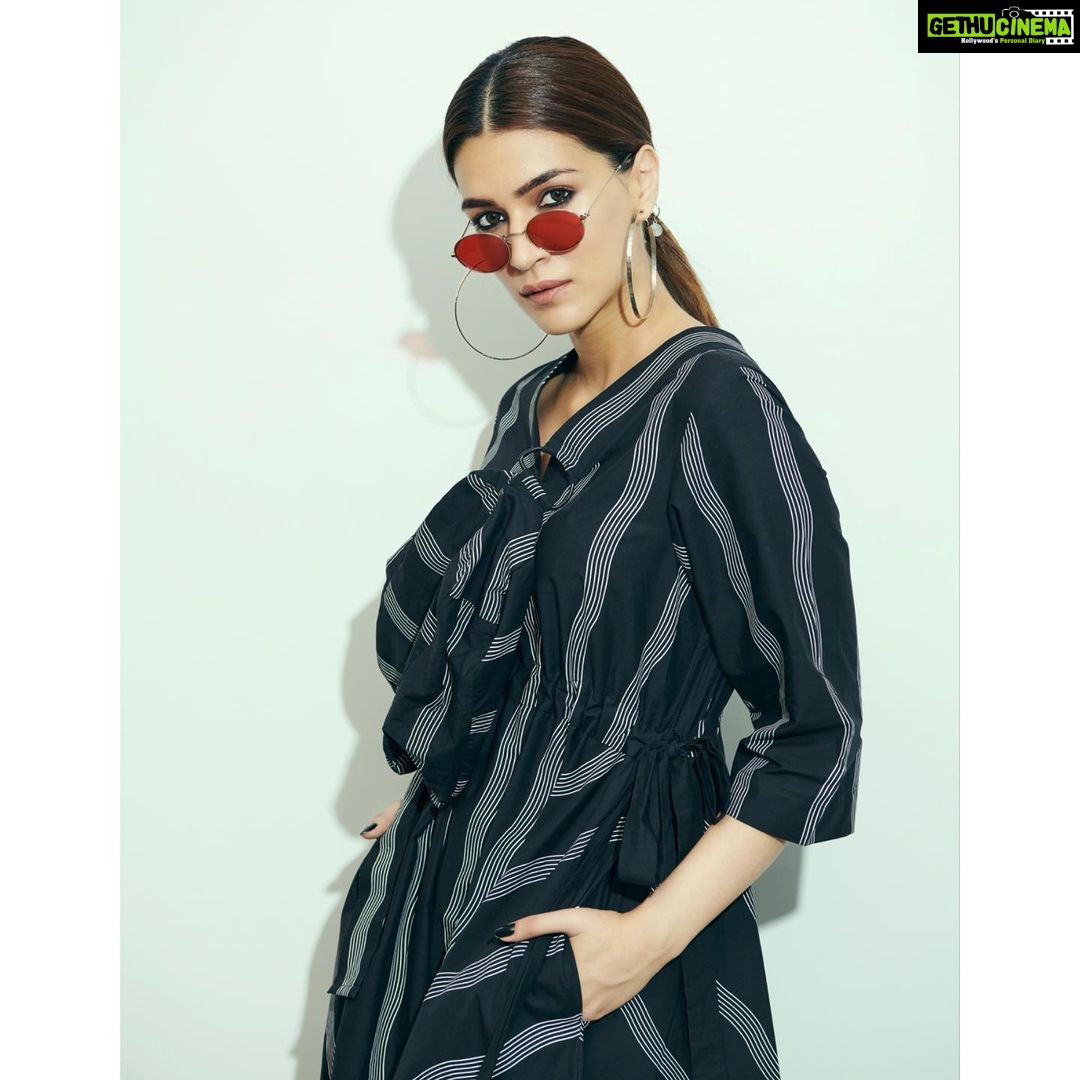 Kriti Sanon Instagram - NOMCORE 🖤🖤 Outfit- @lovebirds.studio Earrings- @minerali_store Styled by @sukritigrover Hair by @aasifahmedofficial Makeup by @adrianjacobsofficial 📸: @kunalgupta91