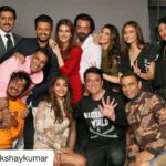 Kriti Sanon Instagram – Celebrating the success of Housefull4 with the whole ganggg!! 💃🏻🥳 And #SajidSir seems to be already excited about the 5th one! 🤪🥳👏🏻 @wardakhannadiadwala #Repost @akshaykumar
・・・
Last night was a #HouseFull of fun with friends from Housefull 1, 2, 3 and 4🕺Gearing up for 5? I don’t know 😜😂 @bachchan @riteishd @kritisanon @iambobbydeol @jacquelinef143 @kriti.kharbanda @wardakhannadiadwala @chunkypanday @hegdepooja @farhadsamji #SajidNadiadwala