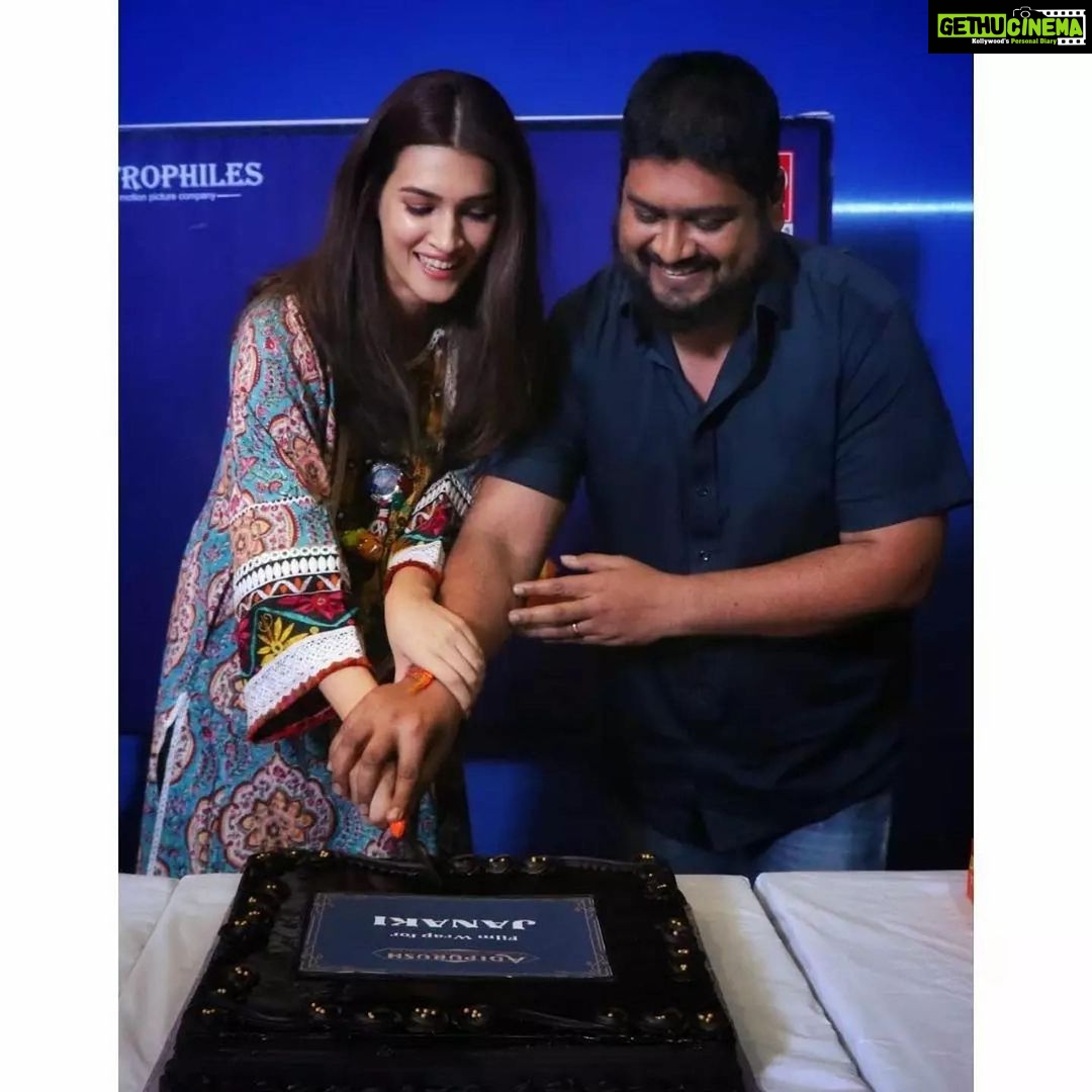 Kriti Sanon Instagram - Can’t believe this journey has come to an end so soon! 😢 My heart sinks as I let go of this super special character that I’m extremely proud to have played: JANAKI ! Her loving heart, her pious soul and her unshakable strength will somewhere stay within me forever! 💖🌸 🦋 Thank you @omraut for giving me Janaki and believing that i could carry the weight and responsibility that the character came with. Thank you for holding my hand through this journey and finding her with me! Your vision is extraordinary and I can’t wait for the world to see it! A film I’ll always be extremely proud of! ❤️ #Adipurush Have had the most wonderful time shooting with @actorprabhas #Saif and @mesunnysingh To hopefully many many more together! Gonna miss you all! 💖 #Repost @omraut ・・・ Dear Kriti, it was magical watching you play Janaki. Can’t believe your part is wrapped up. What a lovely journey!!! #Adipurush