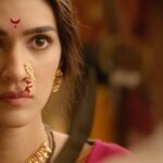 Kriti Sanon Instagram - Presenting the #PanipatTrailer - The Battle That Changed History. Releasing Dec 6. @duttsanjay @arjunkapoor #AshutoshGowariker @sunita.gowariker #RohitShelatkar @sarkarshibasish @agppl @visionworldfilm @reliance.entertainment @zeemusiccompany @avigowariker @ckmurali.dop @nitinchandrakantdesai @neeta_lulla @padminikolhapure @mohnish_bahl #ZeenatAman @sahilgsalathia