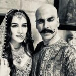 Kriti Sanon Instagram - Madhu-Bala going strong and getting so much love! ❤️❤️ #Housefull4 Here’s a pic we clicked on the 1st day of Madhu & Bala 😌💃🏻 @akshaykumar #Throwback