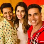 Kriti Sanon Instagram – Housefull of happy people!! Memories forever! 💞🎊❤️#Housefull4 releases tomorrow guys!!! Go laugh your hearts out and have a great time and a happy Housefull Diwali!! #Housefull4DayTomorrow @akshaykumar @riteishd @iambobbydeol @kriti.kharbanda @hegdepooja