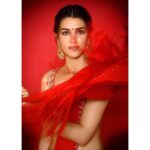 Kriti Sanon Instagram – ❤️❤️
Outfit & jewellery @anitadongre @elevate_promotions 
Styled by @sukritigrover 
Hair @Gauhar
make up @vardannayak
📸 @shivangi.kulkarni