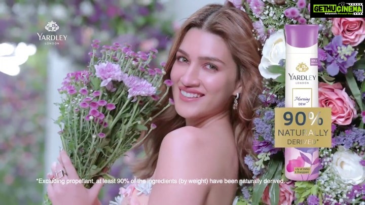 Kriti Sanon Instagram - A love like no other ❤️ I’m thrilled to be associated with Yardley London, and its all-new range of deodorants! They are 90% naturally derived and let you dive into the blissful scent of a thousand blooming flowers as you feel the nature-like freshness, with every spritz. Adorned with exotic floral notes like Lavender, Daffodils, Frangipani, Ylang-Ylangs, I’ve deeply fallen in love with these fragrances. They are bound to enchant you as well! Follow @myyardley and 10 lucky winners would get a super cool gift hamper from the House of Yardley. You too will surely fall in love with it! #MyNewLove #LoveLikeNoOther #YardeyLondon #NatureLikeFreshness