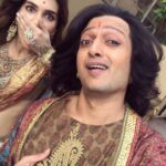 Kriti Sanon Instagram - Aur kya kya chhupa rakha hai taikhaane mein? 🤣 @riteishd Hope you guys have enjoyed the trailer!! For those who haven’t seen it yet.. Link in Bio! 💃🏻💃🏻