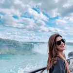 Kriti Sanon Instagram - Being close to nature with a postcard-like-view always makes me happy!!☺️😄 #NaigaraFalls #Canada