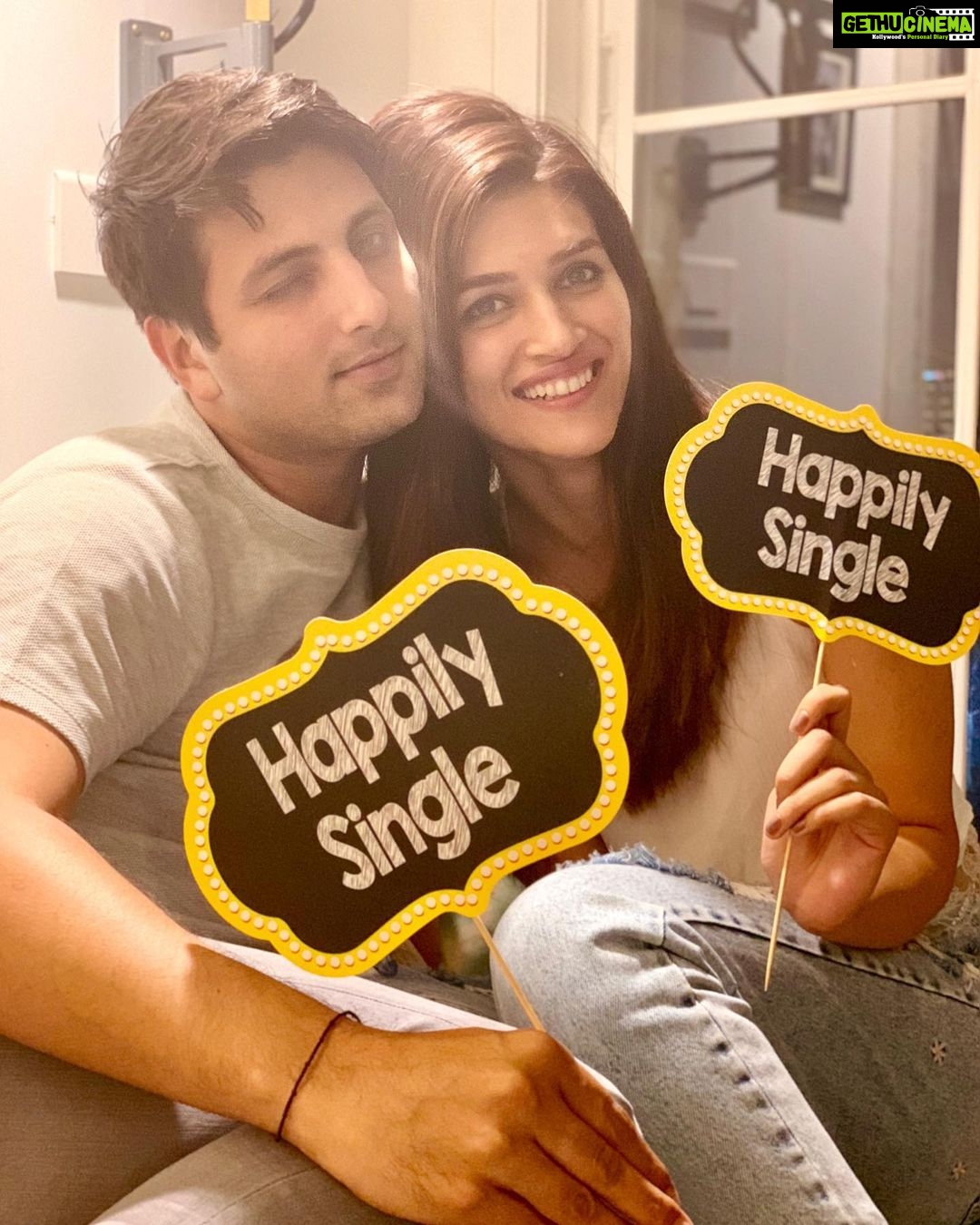 Kriti Sanon Instagram - Happiiestttt birthday my Adooo!!! When you love, you love with all your heart.. ❤️❤️ my drama queen, my favourite entertainer, my protective crackpot and the child in our team! No filter, no pretense, no diplomacy.. you are what you are..so expressive but still able to smile and make people smile even when you’re going through shit.. i admire that about you! I wish you all the happiness in the world.. 🤗❤️may the loud laugh of yours always be heard till the next room! 😜Haha.. i love you alottt Adoo!!! And you know i’ll always always be there.. muuahh!😘🤗❤️ @adrianjacobsofficial