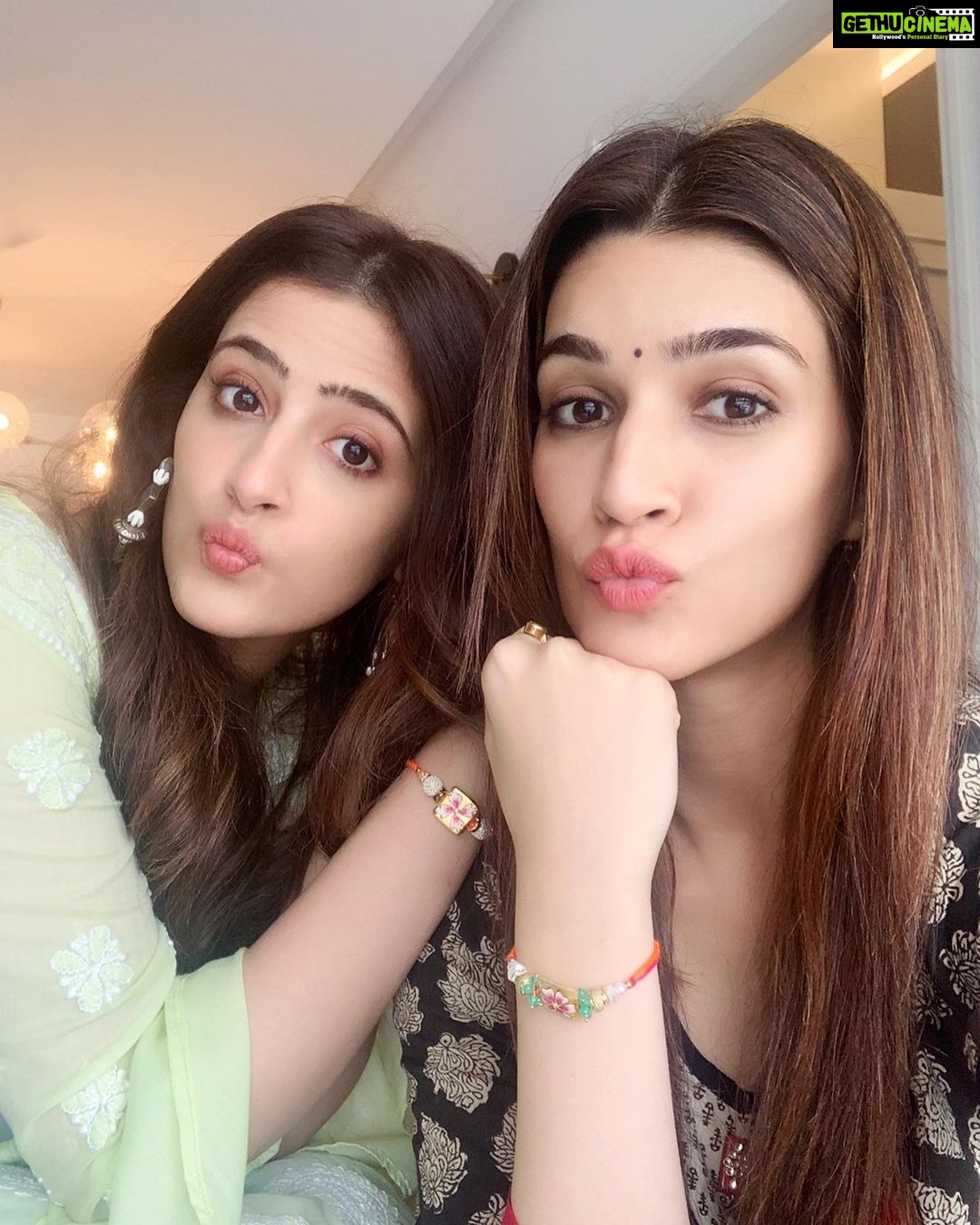 Kriti Sanon Instagram - Happy Rakhi to all the brothers and sisters!!! 👭👫👬 Rakhi is a promise to your sibling to love, adore, protect, trouble each other and to have each other’s back come what may!💖 Nupsuu.. you know i love you beyond words!! 💞I promise to always always be there for you, as a sister, as a friend and sometimes as a “chhoti mummy” too.. love u baby! 😘🤗❤️ @nupursanon