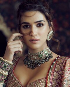 Kriti Sanon Instagram - For once in life, Unleash your heart And let it take the lead. Let it twirl you fearlessly And sweep you off your feet. Listen, as it whispers the song That made it skip a beat.🎶 It knows no right, It knows no wrong Just loves, hurts, forgives & repeats. — Kriti 📝🖌 Pic credit: Tarun Vishwa for Brides Today(unseen pic)