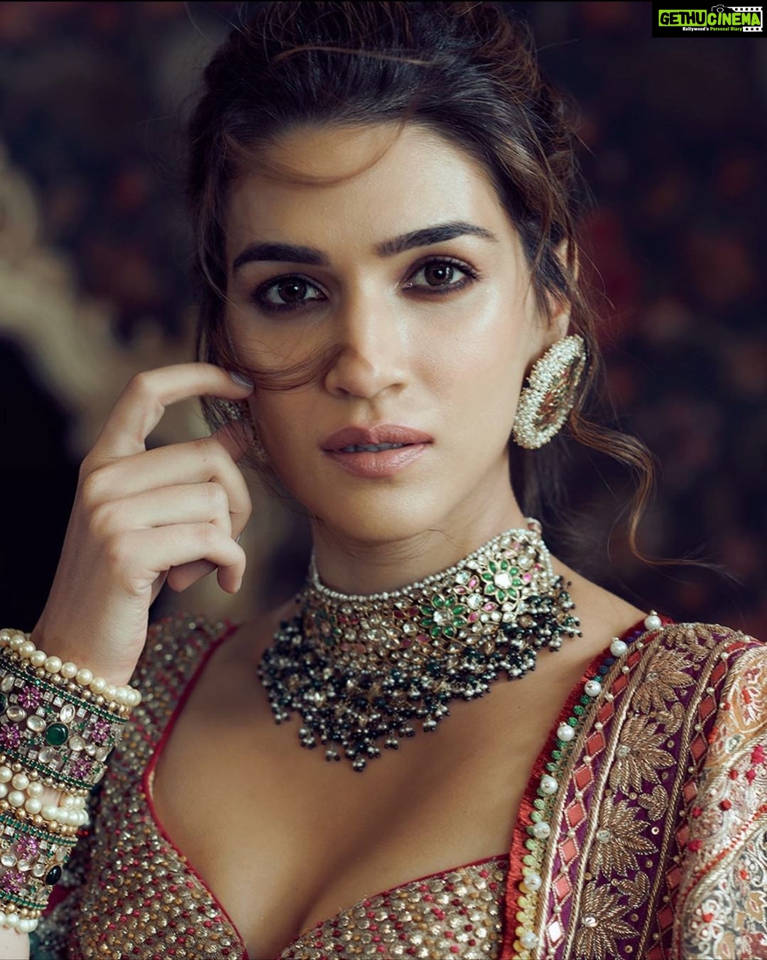 Kriti Sanon Instagram For Once In Life Unleash Your Heart And Let It Take The Lead Let It
