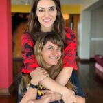 Kriti Sanon Instagram - Great things come in small packages!! Thats you! Happiest Birthday Ro!! @rohiniyer You are one of the strongest, most fearless and independent woman i know!! 💪🏻 Stay the way you are!! Lots of love my fellow leo friend! 🤗❤️ come back and lets partyyyy🥳