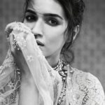 Kriti Sanon Instagram - Her eyes told a thousand stories That her heart refused to share with the world..🖤🖤 #poeticsoul