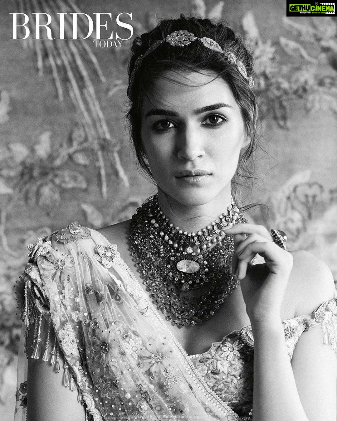 Kriti Sanon Instagram - @bridestodayin @taruntahiliani 📸: Tarun Vishwa