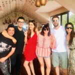 Kriti Sanon Instagram - A friendship day weekend spent well with friends like family! ❤️❤️ @fukravarun #Dinoo @sharadakarki @tusharjalota #Guddu