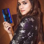 Kriti Sanon Instagram - A gorgeous outfit to match with the gorgeous #RedmiK20Pro. Guys, the flagship #RedmiK20 series is here to let you #OutperformEveryDay. I love the shimmery patterns it creates when light falls on it. Glacier Blue is my favourite. Which one is yours? Love it? Get yours. #RedmiK20 series will be on sale on 22nd July on mi.com, @mihomein, and @flipkart. Stay tunned to @RedmiIndia for more. #OutperformEveryDay