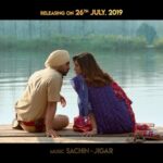 Kriti Sanon Instagram - Kaha tha na, yeh muscular nahi cute hai! #ArjunPatiala in cinemas on July 26. #DineshVijan @MaddockFilms @tseries.official #BhushanKumar @rohitjugraj @diljitdosanjh @fukravarun @sandeep_leyzell @shobhnayadav @bakemycakefilms @sharadakarki