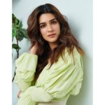 Kriti Sanon Instagram - 💛🌼🌞☀️⭐️