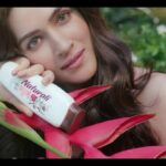 Kriti Sanon Instagram - It’s finally here! The all new range of Naturali shampoo and conditioner that is infused with a SuperBlend of trendy, efficacious natural ingredients, without harmful chemicals! Goodbye Sulphates. Goodbye Parabens. Hello Naturali 💁🏻‍♀️❤️ #cantwaitnaturali #goodbyeharmfulchemicals #nosulphates #noparabens #naturalgoodness #healthyhair #toxinfree #parabenfree #sulphatefree #nonasties #clean #goodbyeforgood #launch #personalcare #ad