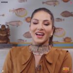 Kriti Sanon Instagram – Caught the Habibi fever yet? Show us your #CrazyHabibiVsDecentMunda dance moves now: Link in bio.

#DineshVijan @maddockfilms @tseries.official #BhushanKumar @rohitjugraj @diljitdosanjh @sunnyleone @fukravarun @gururandhawa @bennydayalofficial @soulfulsachin @jigarsaraiya @bakemycakefilms @sharadakarki