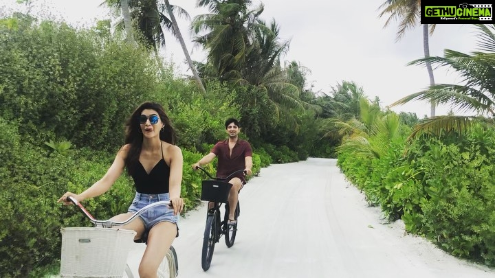 Kriti Sanon Instagram - 🚲🚲 finally! #Maldives 🌈 @ayeshoe @adrianjacobsofficial