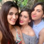 Kriti Sanon Instagram - My soul sisters! Time just flies when i’m with u both.. a much much needed getaway!💙👯‍♀️👭 @ayushi.tayal @kriti_baveja Celebration, endless conversations, nostalgic music, getting ready in the same room, borrowing each other’s stuff, capturing every moment, walking on the beach, and then randomly lying down to look up at the stars, kiddish games in the pool to terribly failed boomerangs, sunset with Mimosa and not to forget..awesome food!! Life’s good! 😜😌😉💙🦋🌊🌴🏝