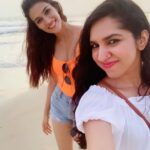 Kriti Sanon Instagram - Always a beach girl! 🏖 🏝 #GoaWithMyGirls @ayushi.tayal @kriti_baveja 💃🏻🦋