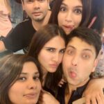 Kriti Sanon Instagram - Bonding with my fellow Delhi-ite @_vaanikapoor_ over Delhi & modelling days!! 😉💃🏻💃🏻💙💙 And ofcourse the mad gang @aasifahmedofficial @adrianjacobsofficial @tejalshetty 🤪