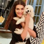 Kriti Sanon Instagram – She never changed her smile,
Just what she smiled about.🦋🦋 @poemsbyjcol 
And this munchkin always makes her smile 😌😉!!