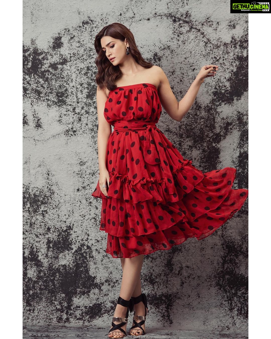 Kriti Sanon - 1.6 Million Likes - Most Liked Instagram Photos