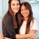 Kriti Sanon Instagram – A big warm happy shout out to my awesome producer @sunita.gowariker !! 🤗🤗 Welcome to Instagram! ❤️❤️